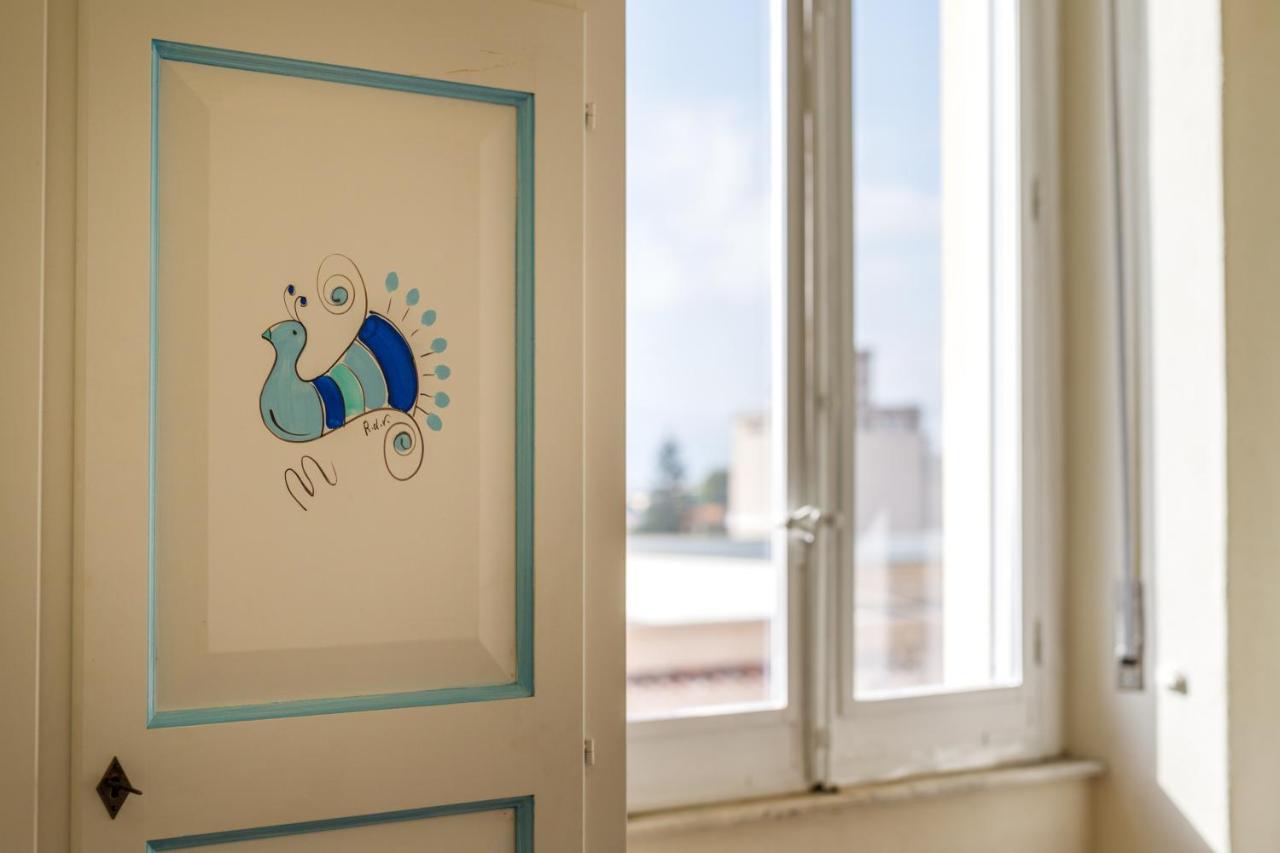 Onlyrooms IV - Sea View & Free Parking Cagliari Esterno foto
